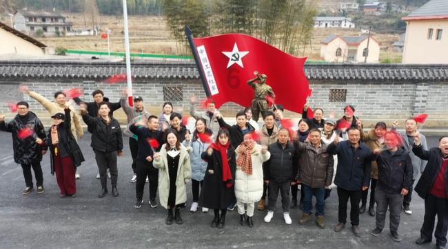 昆明呈贡：完善人行道增设路灯为民解忧